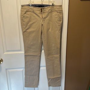 American eagle Size 6 regular straight leg light khakis